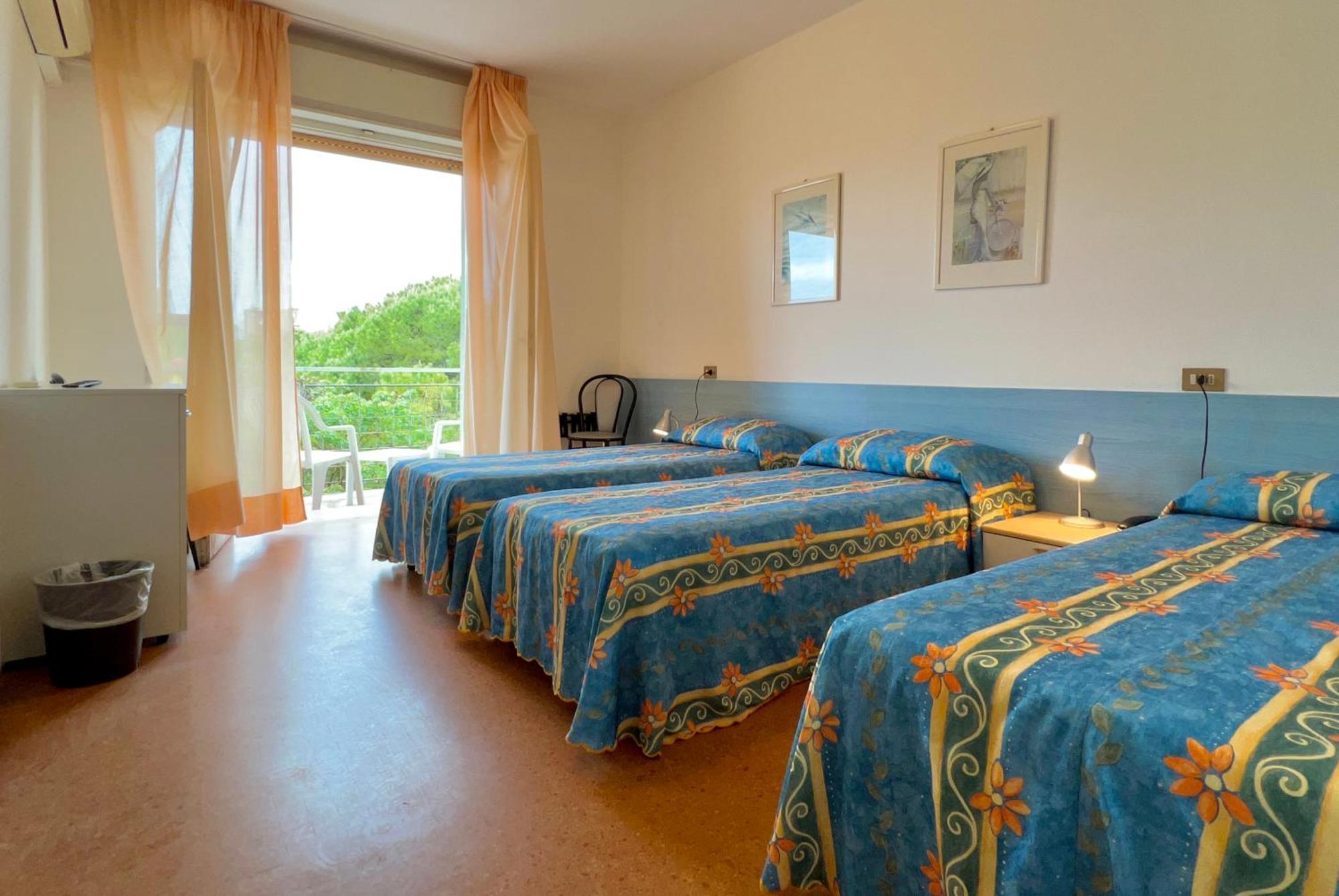 Hotel Myriam Lignano Sabbiadoro Exterior photo