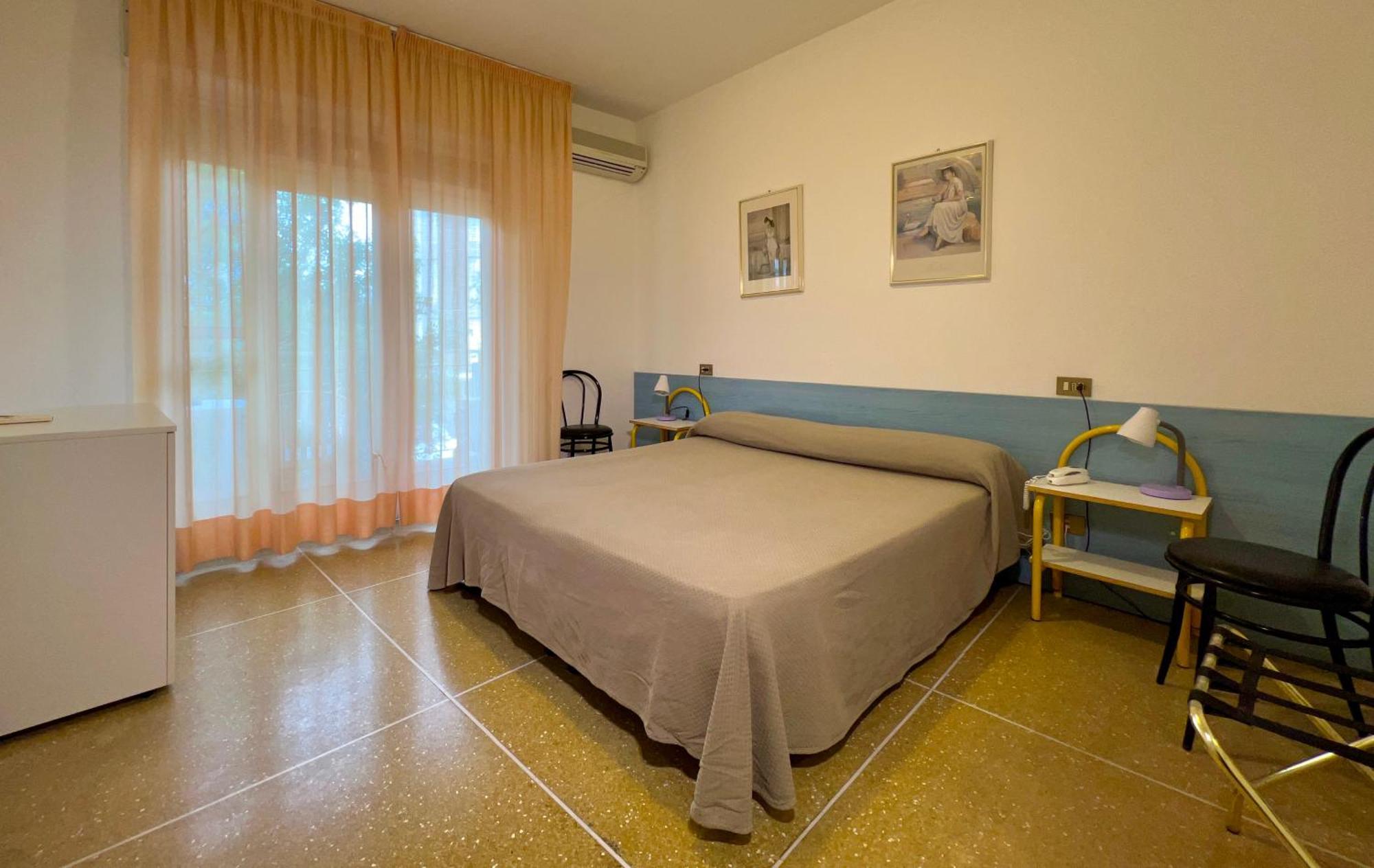 Hotel Myriam Lignano Sabbiadoro Exterior photo