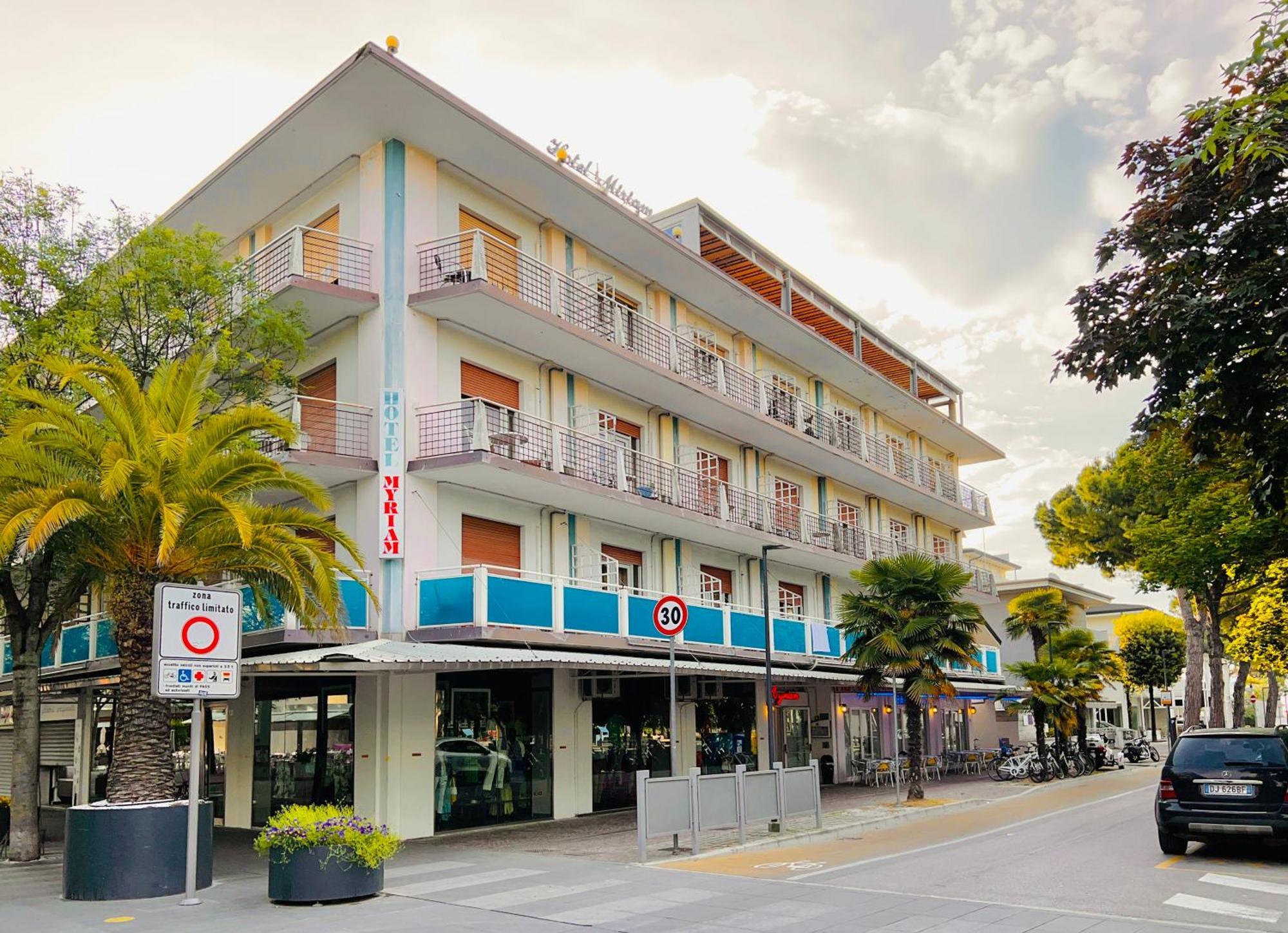 Hotel Myriam Lignano Sabbiadoro Exterior photo